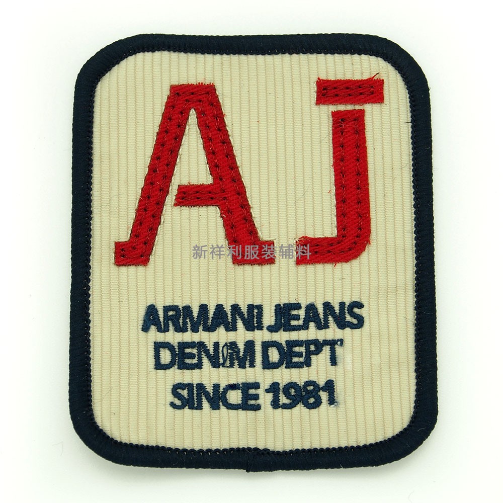 新款廠(chǎng)家供應(yīng)電腦繡花布貼 服裝鞋帽徽章定制LOGO